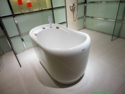 Акриловая ванна SSWW M608B